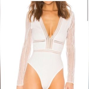 Superdown Britni Deep V Neck White Lace Bodysuit NEVER WORN